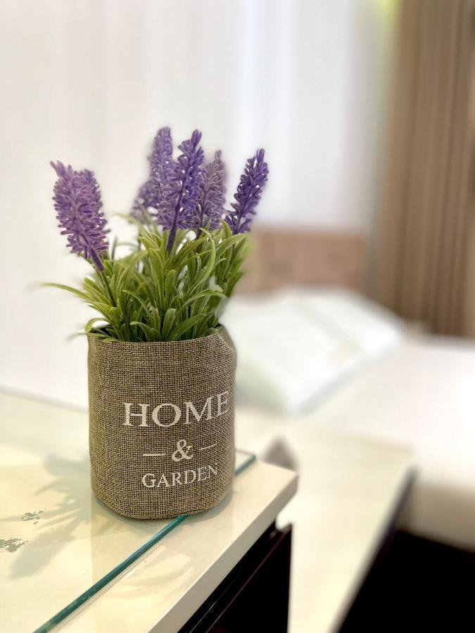 Queen'S Luxury Apartments Lake Тирана Екстер'єр фото