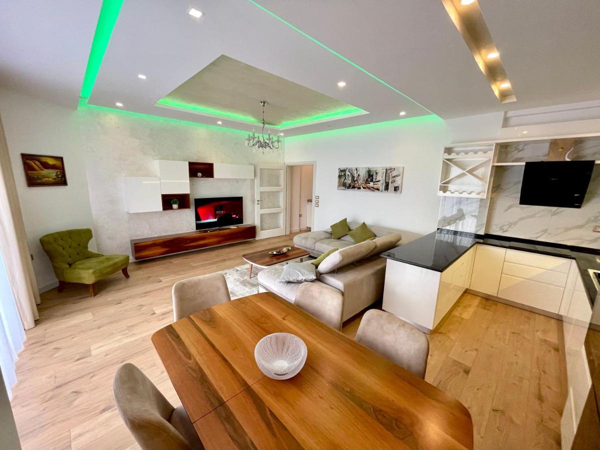 Queen'S Luxury Apartments Lake Тирана Екстер'єр фото
