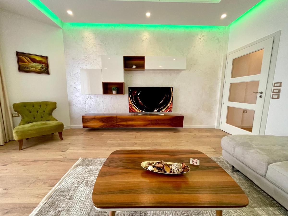 Queen'S Luxury Apartments Lake Тирана Екстер'єр фото