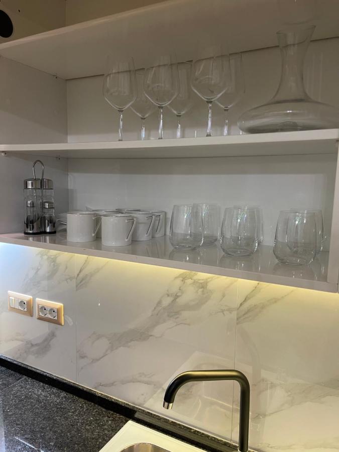 Queen'S Luxury Apartments Lake Тирана Екстер'єр фото